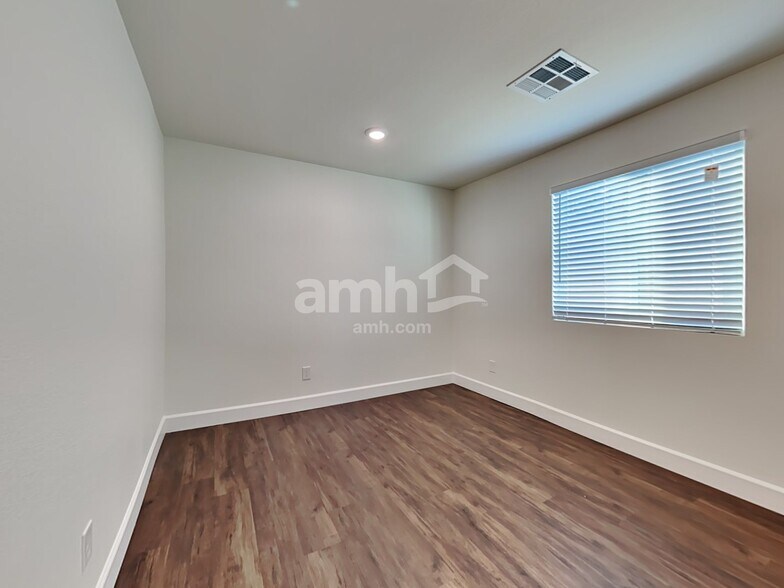 Building Photo - 274 Yasmin Daylily Pl