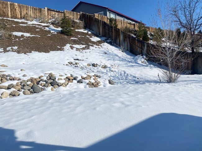 Building Photo - 3/2/2 Home in Pine View Estates, Gardnerville