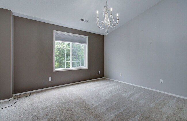 Building Photo - Large 2 Story 4bd 2.5ba Home in Vancouver