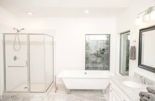 Building Photo - 6427 W Wethersfield Rd