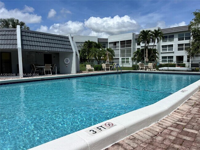 Building Photo - 6550 Royal Palm Blvd