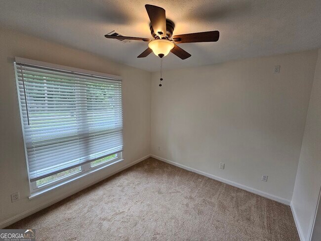 Building Photo - 65 Tralee Trce