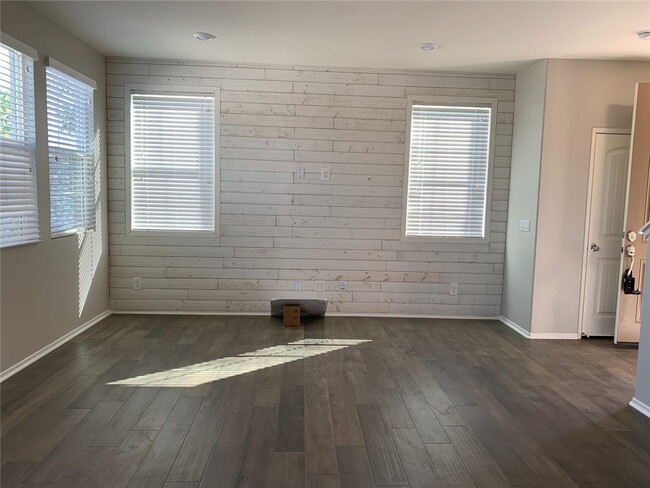 Building Photo - 30349 Village Knoll Dr