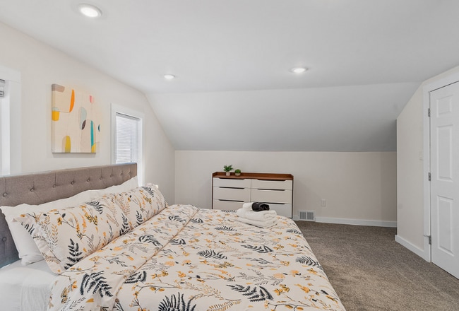 Building Photo - 68 1st St