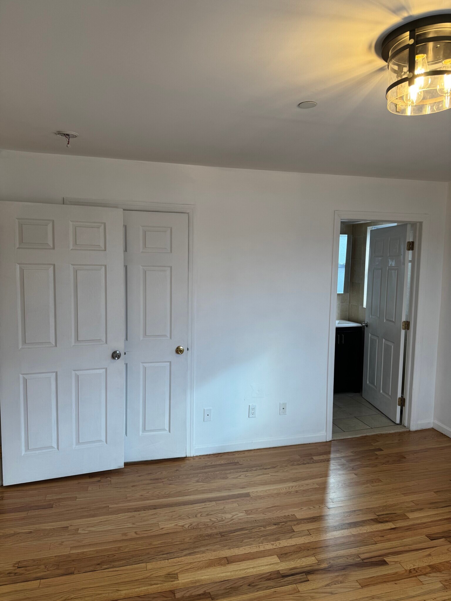 Building Photo - 1027 Wilcox Ave