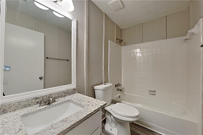 Building Photo - 2444 Mistletoe Ln SW