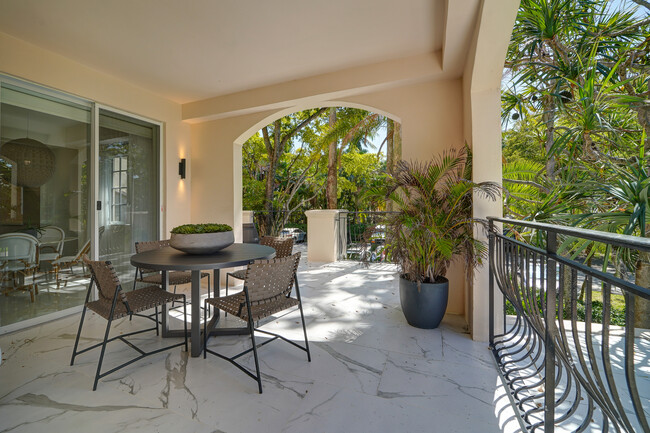 Building Photo - 19117 Fisher Island Dr