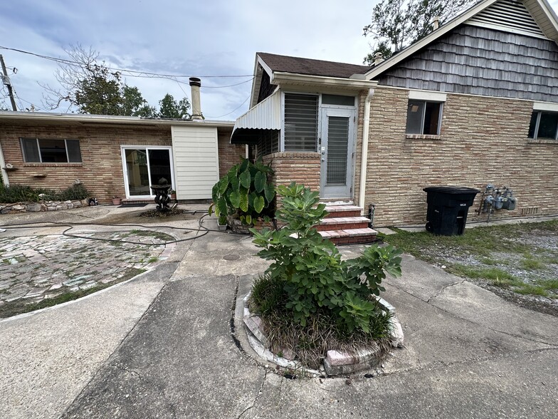 Side entries and parking - 353 E Airport Ave