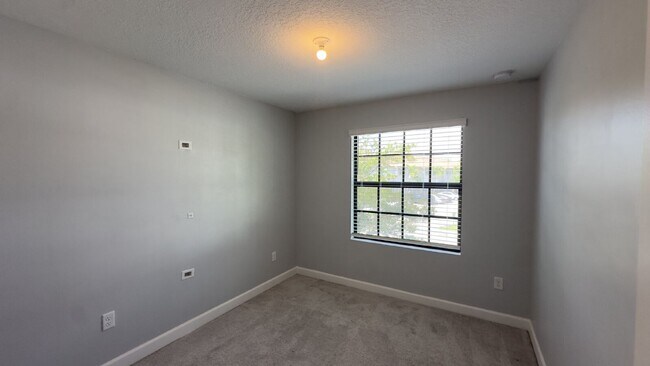 Building Photo - 4230 Napoli Lake Dr