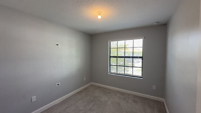 Building Photo - Stylish 3-Bed, 3-Bath Townhouse Oasis in Riviera Beach
