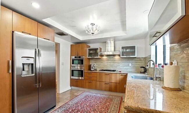 Building Photo - 1310 Roxbury Dr