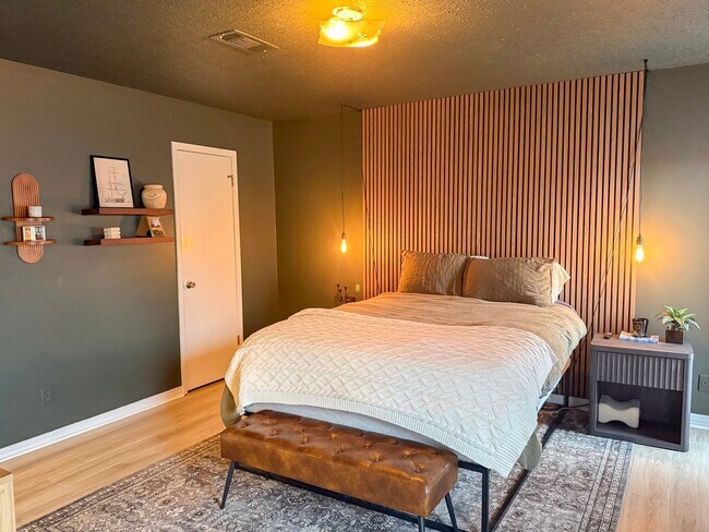 Building Photo - Make this move-in ready 3-bedroom, 2-bath home your own!