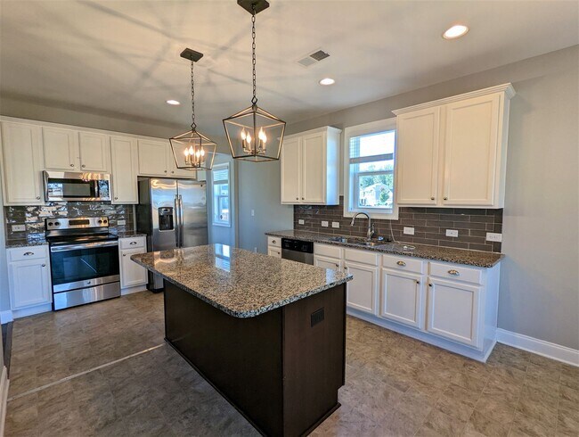 Building Photo - 46 Yellow Pne Ln