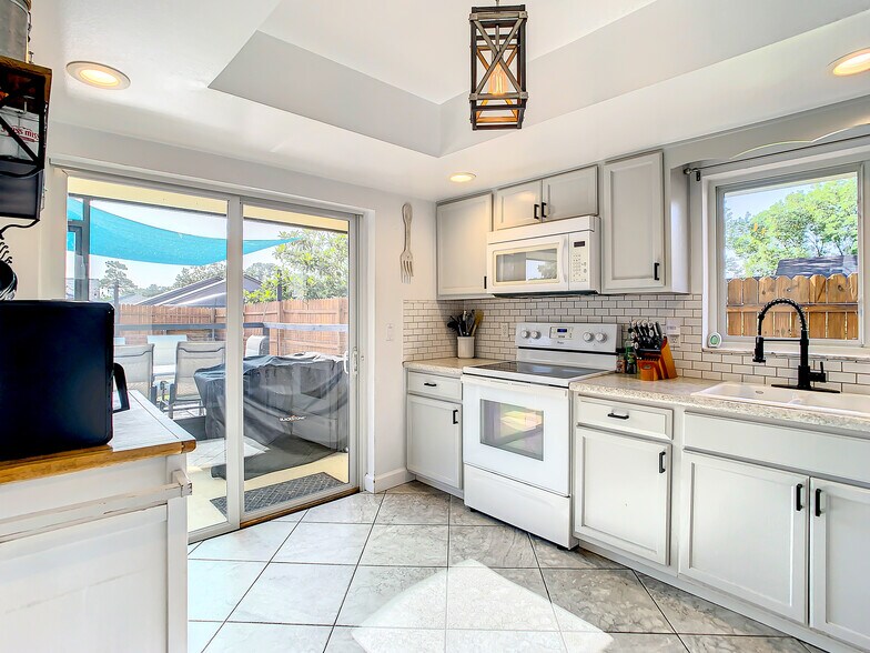 Building Photo - 1373 San Diego Ct