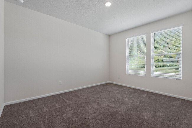 Building Photo - 46 Poplar Dr