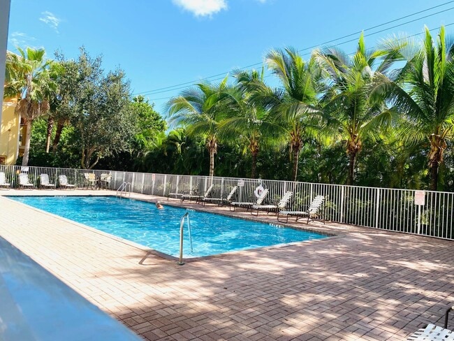 Building Photo - 1365 Vía De Pepi