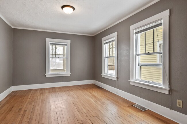 Building Photo - 117 N 1st St