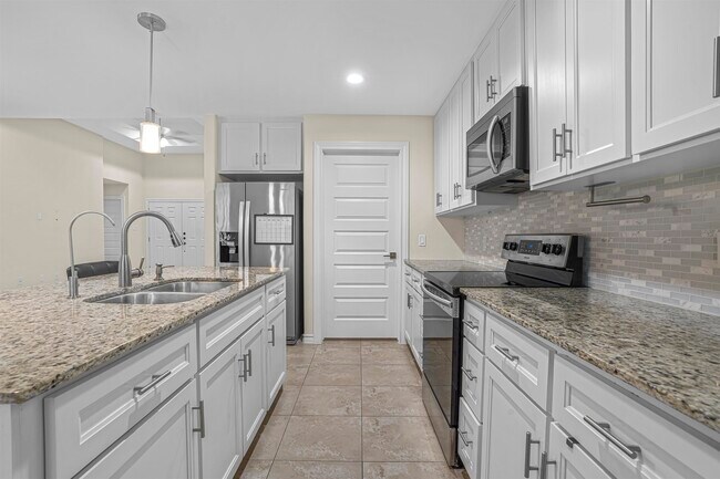 Building Photo - 902 La Rosita