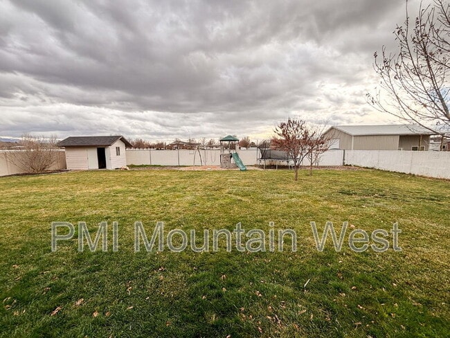 Building Photo - 2241 W 2475 N