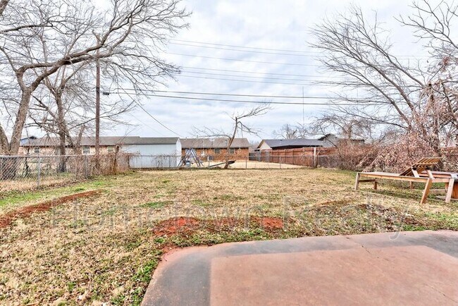 Building Photo - 917 NE 81st St