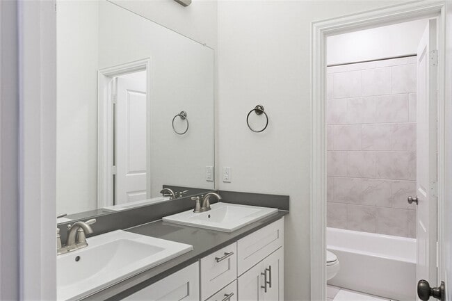 Building Photo - 601 Cherry Tree Ln