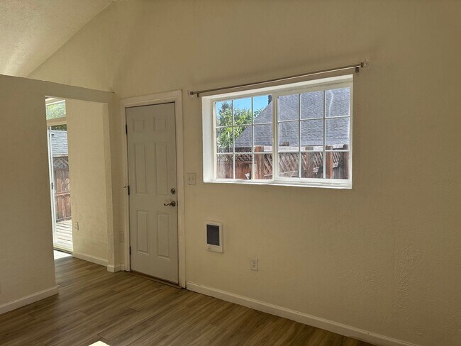 Building Photo - 2660 Edison St