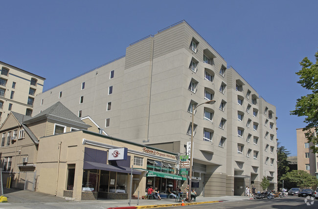Building Photo - Oxford Plaza