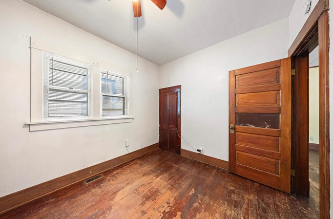 Building Photo - 537 E Ave B