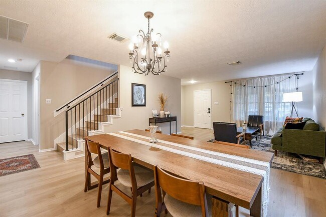 Building Photo - 6711 Seminole Lodge Ln