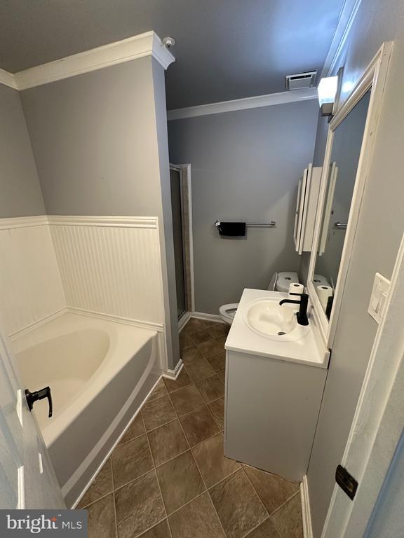 Building Photo - 9708 Lake Point Ct