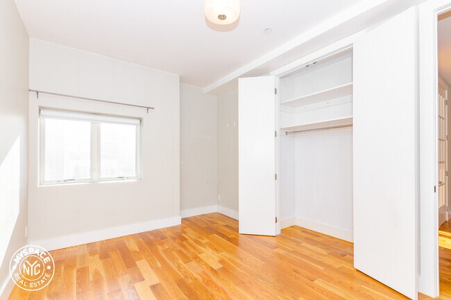 Building Photo - 98 Diamond St