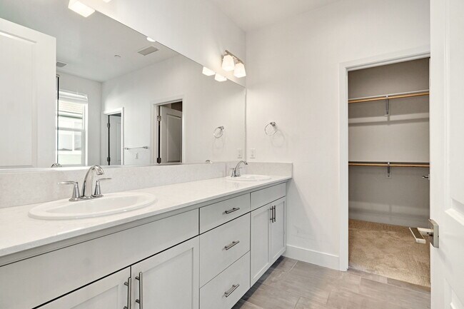 Building Photo - 863 Orchard Hills Rd