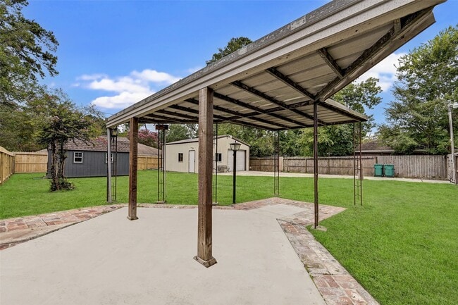 Building Photo - 1703 N Roberson St