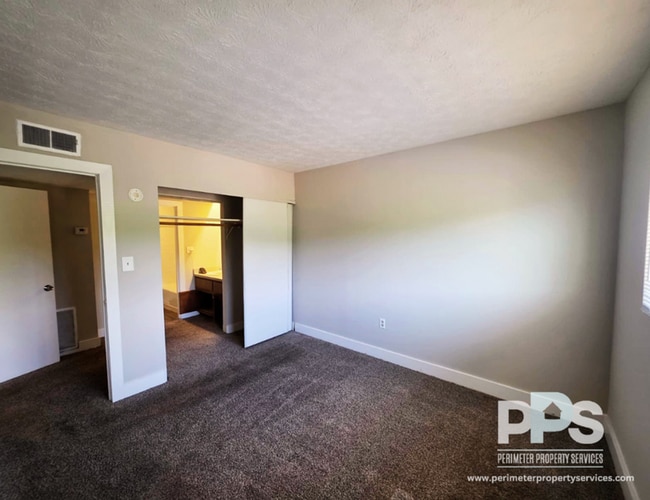 Building Photo - 1040 Sandtown Rd SW