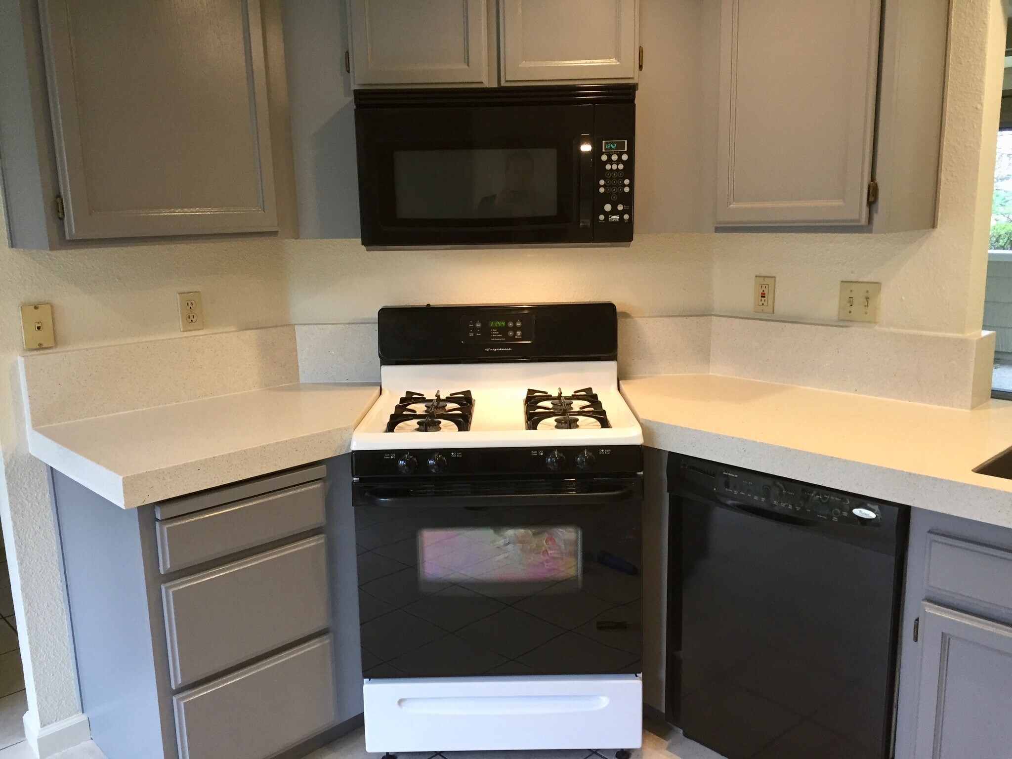 Range/Stove - 2103 Stonefield Ln