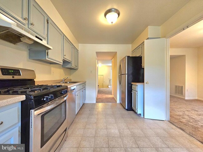 Building Photo - 4802 Treasure Ct