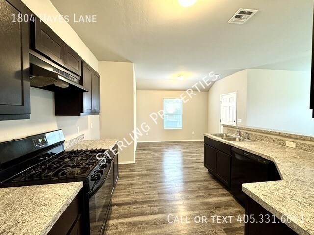 Building Photo - 1804 Hayes Ln