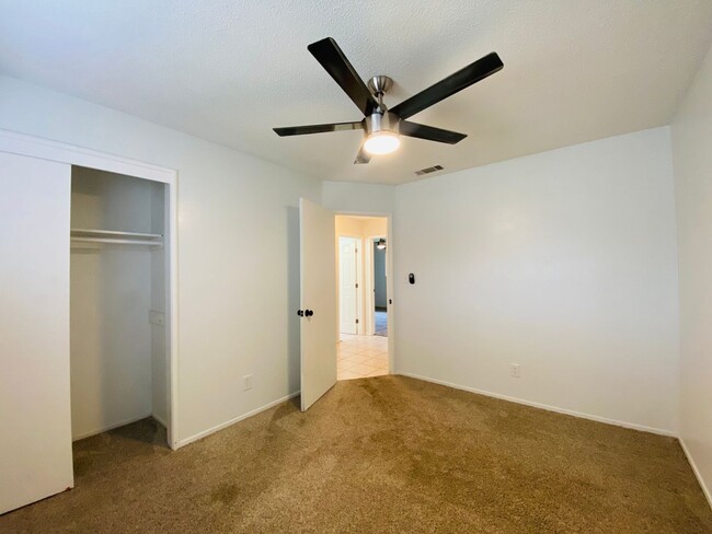 Building Photo - $2,100 Charming 3 Bedroom Home With 2 Livi...