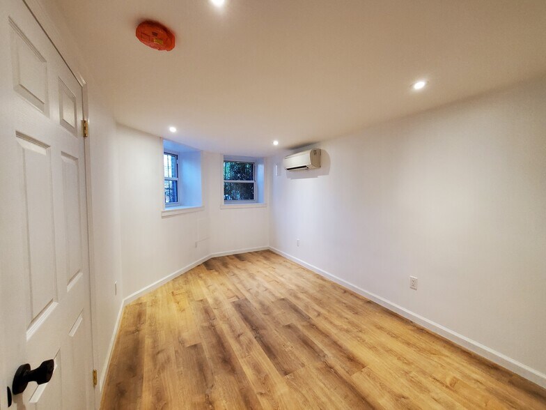 Building Photo - 1380 Park Pl