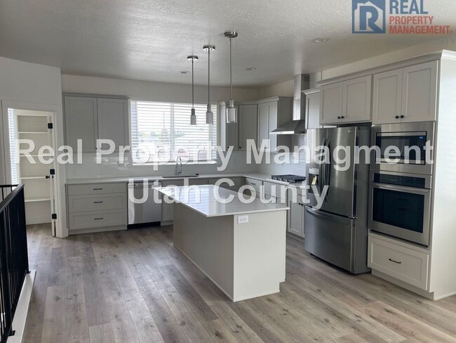 Building Photo - Half Off First Months Rent! 4 bedroom Town...