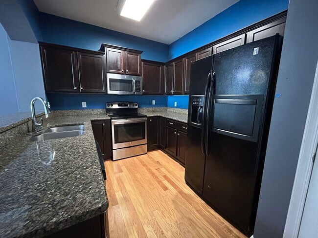 Building Photo - Waterfront Living at Its Finest in Norfolk, VA