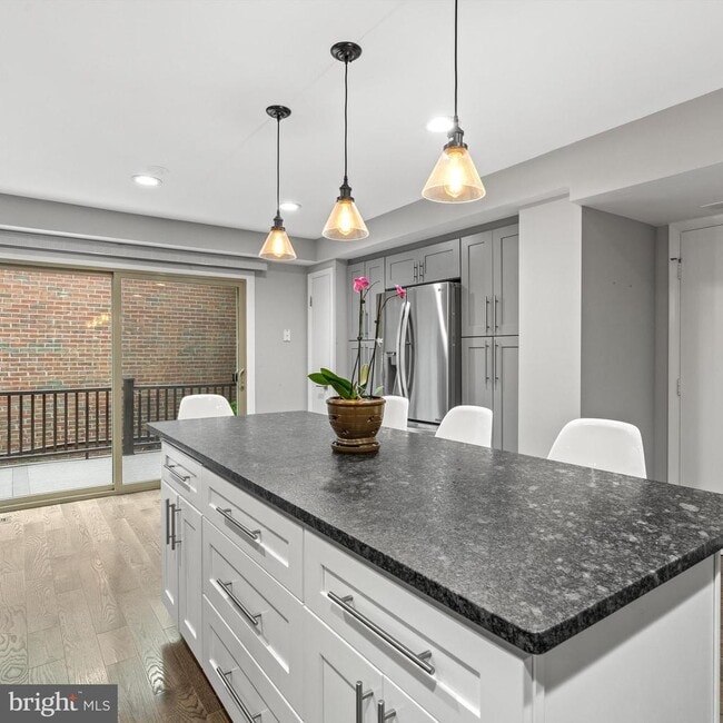 Building Photo - 3704 Oak Hill Way