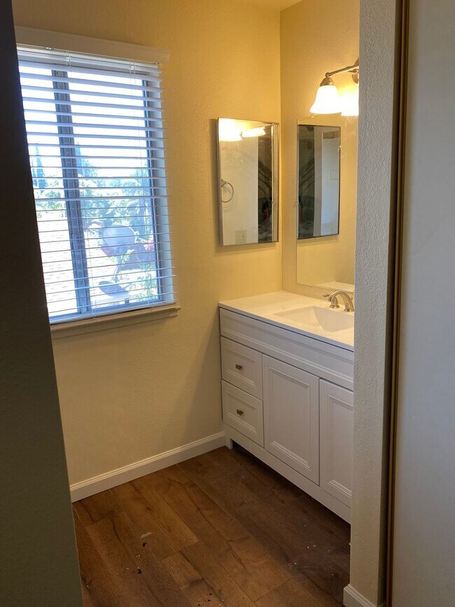 Building Photo - Coming Soon - Beautifully remodeled 5 bed/...