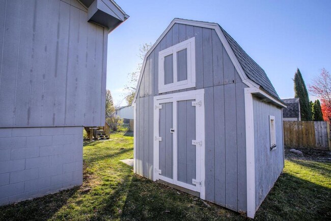 Building Photo - 3403 Henery Rd
