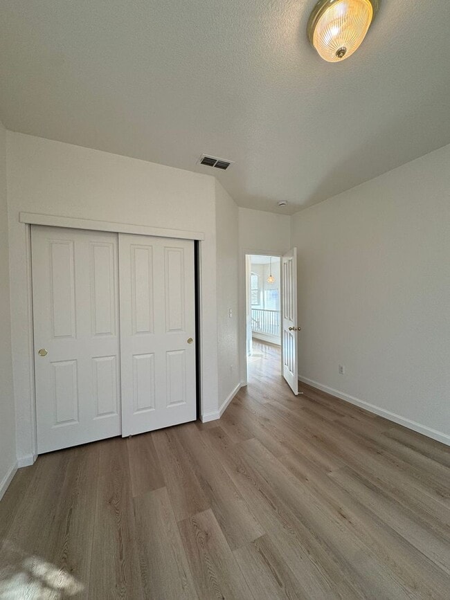 Building Photo - Beautiful Home with 4 Bedrooms and 3 Bathrooms in a Convenient Location!