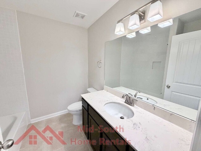 Building Photo - 82 N Rembert St