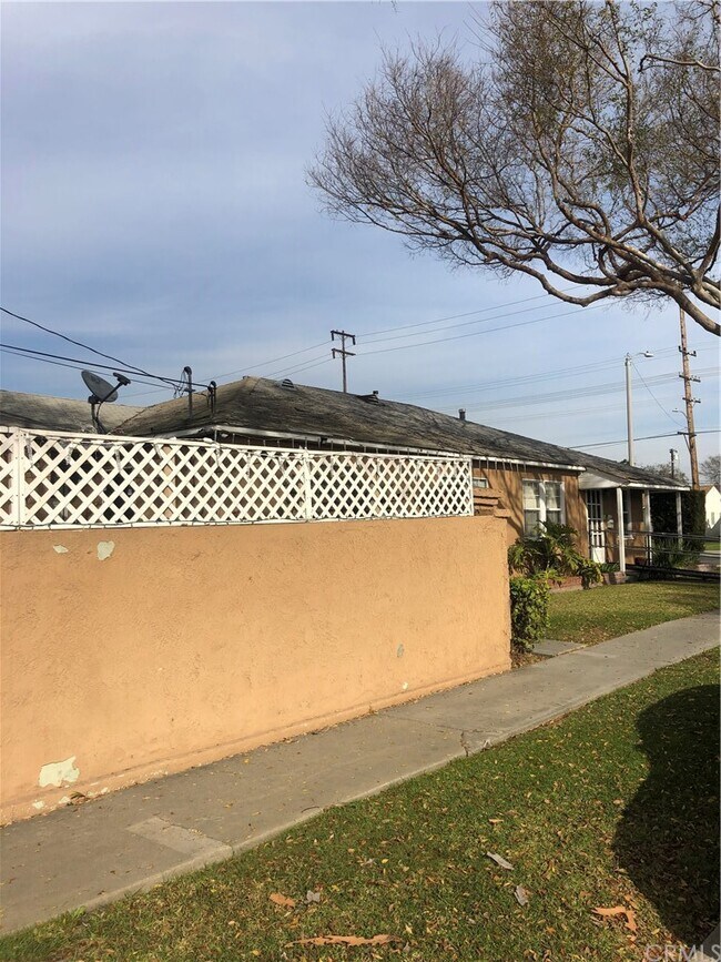 Building Photo - 17039 Crenshaw Blvd