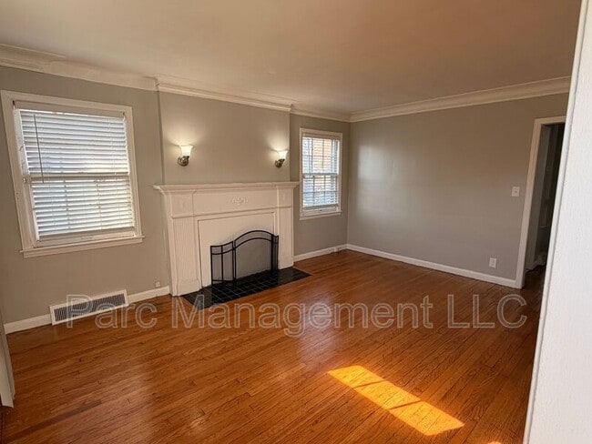 Building Photo - 10116 Outer Dr W