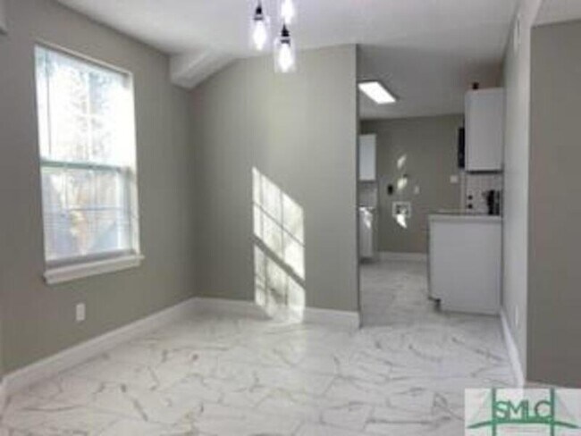 Building Photo - 1000 W 53rd St