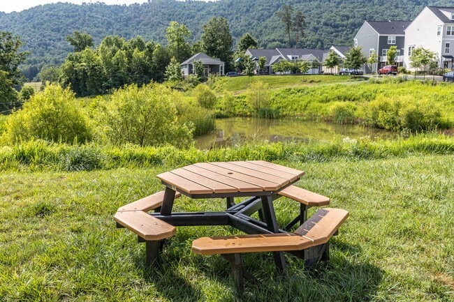 Building Photo - 2126 Avinity Loop